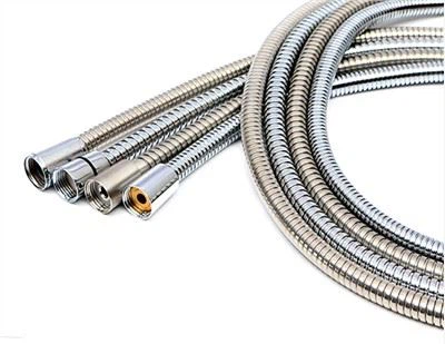 Les flexibles de douche renforcés contiennent-ils des produits chimiques nocifs ?